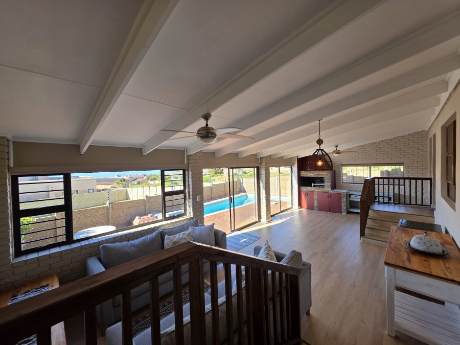 4 Bedroom Property for Sale in Wavecrest Eastern Cape